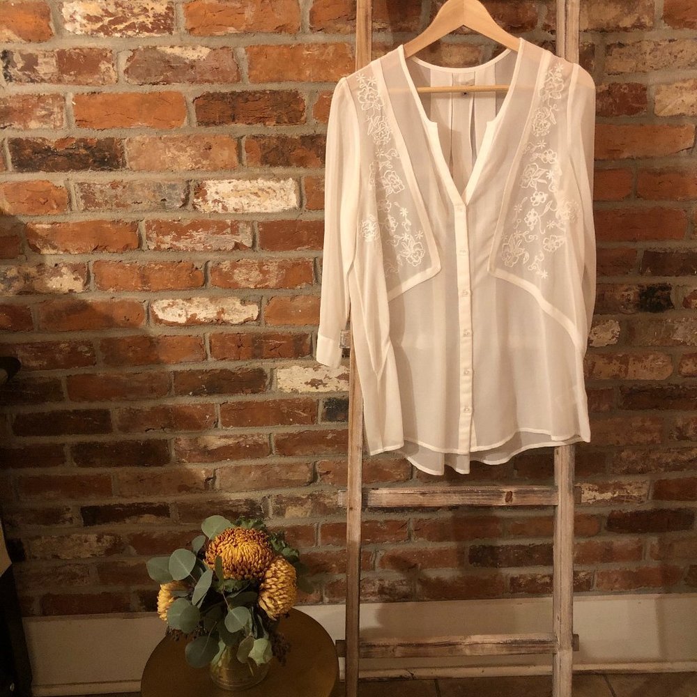 Like New- White Embroidered Unlined Top